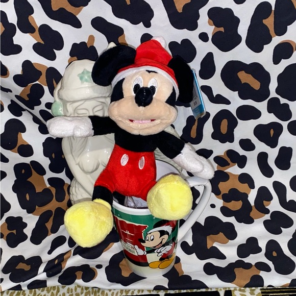 DISNEY MICKEY MOUSE CHRISTMAS PLUSH IN MUG - Picture 2 of 5